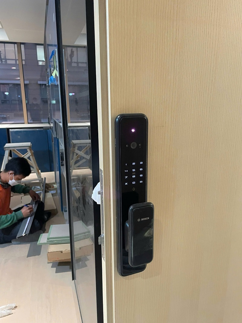 Khóa vân tay nhận diện khuôn mặt - camera Bosch EL600VF - ảnh 7